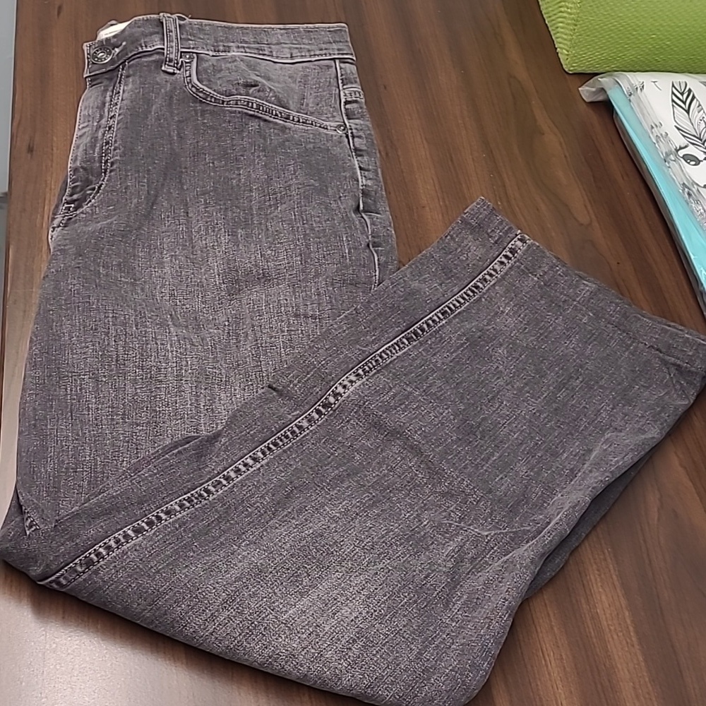 Denver Hayes Size 34 Medium Wash Black Classic Jeans